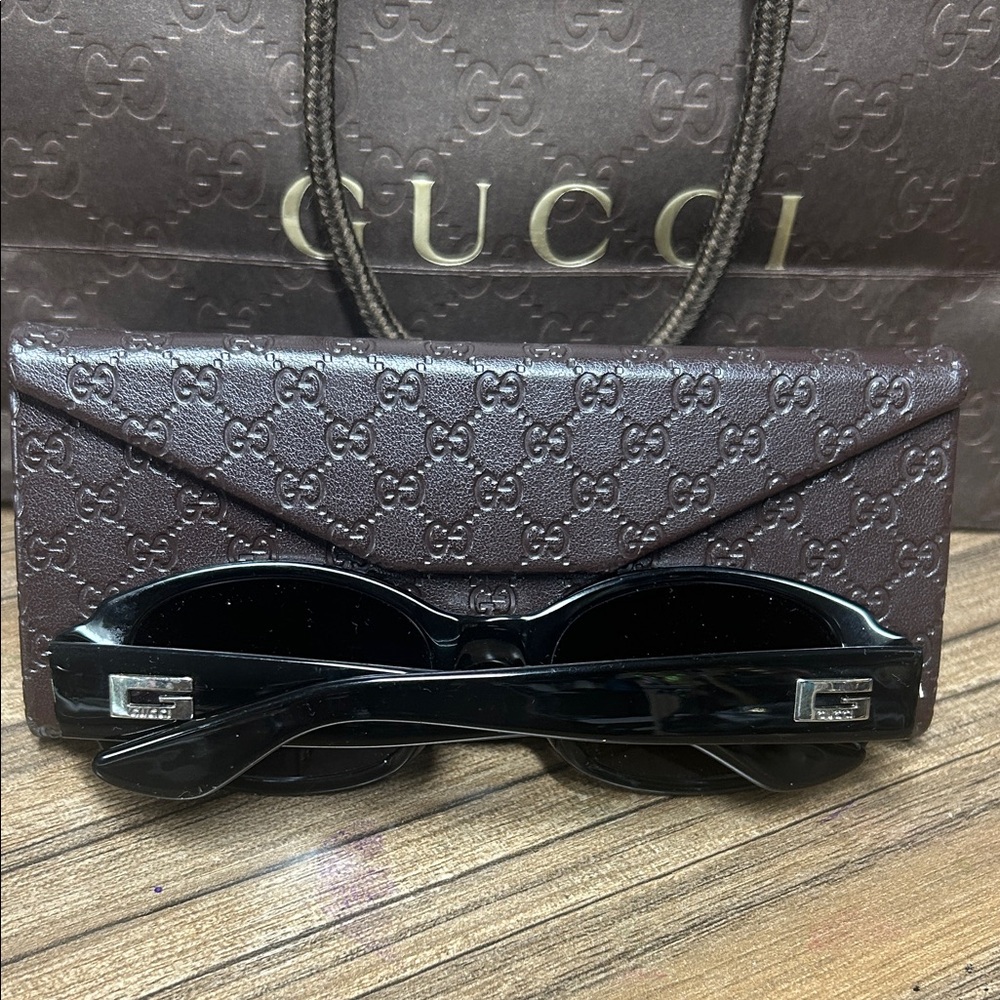 #24 Gucci Black and Silver Sunglasses - Picture 2 of 6